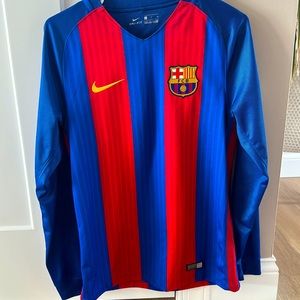 Like new long sleeve Barcelona jersey, Men’s size small.  Item is 100% authentic